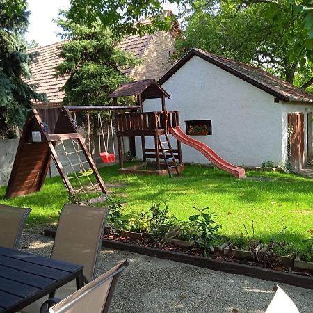 Diokert Vendeghaz Sopron Bed & Breakfast Bagian luar foto