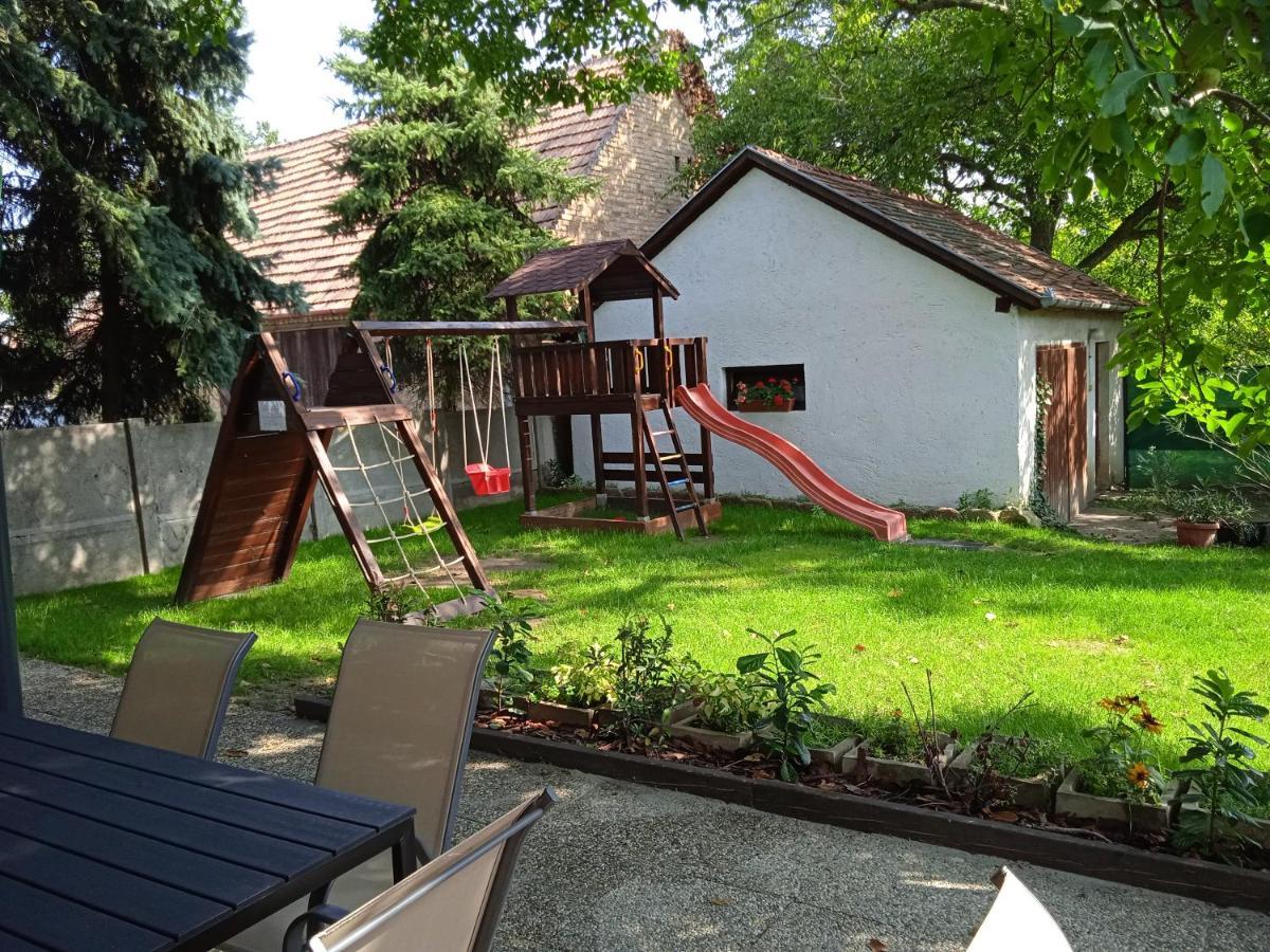 Diokert Vendeghaz Sopron Bed & Breakfast Bagian luar foto